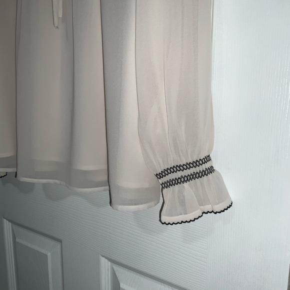 Mixed media ruffle neck pleated yoke top - Picture 7 of 9